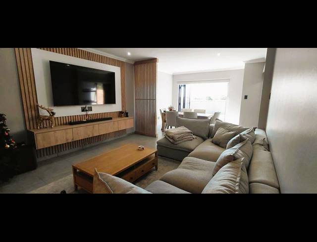 3 BEDROOM TOWNHOUSE FOR SALE IN HEUWELSIG